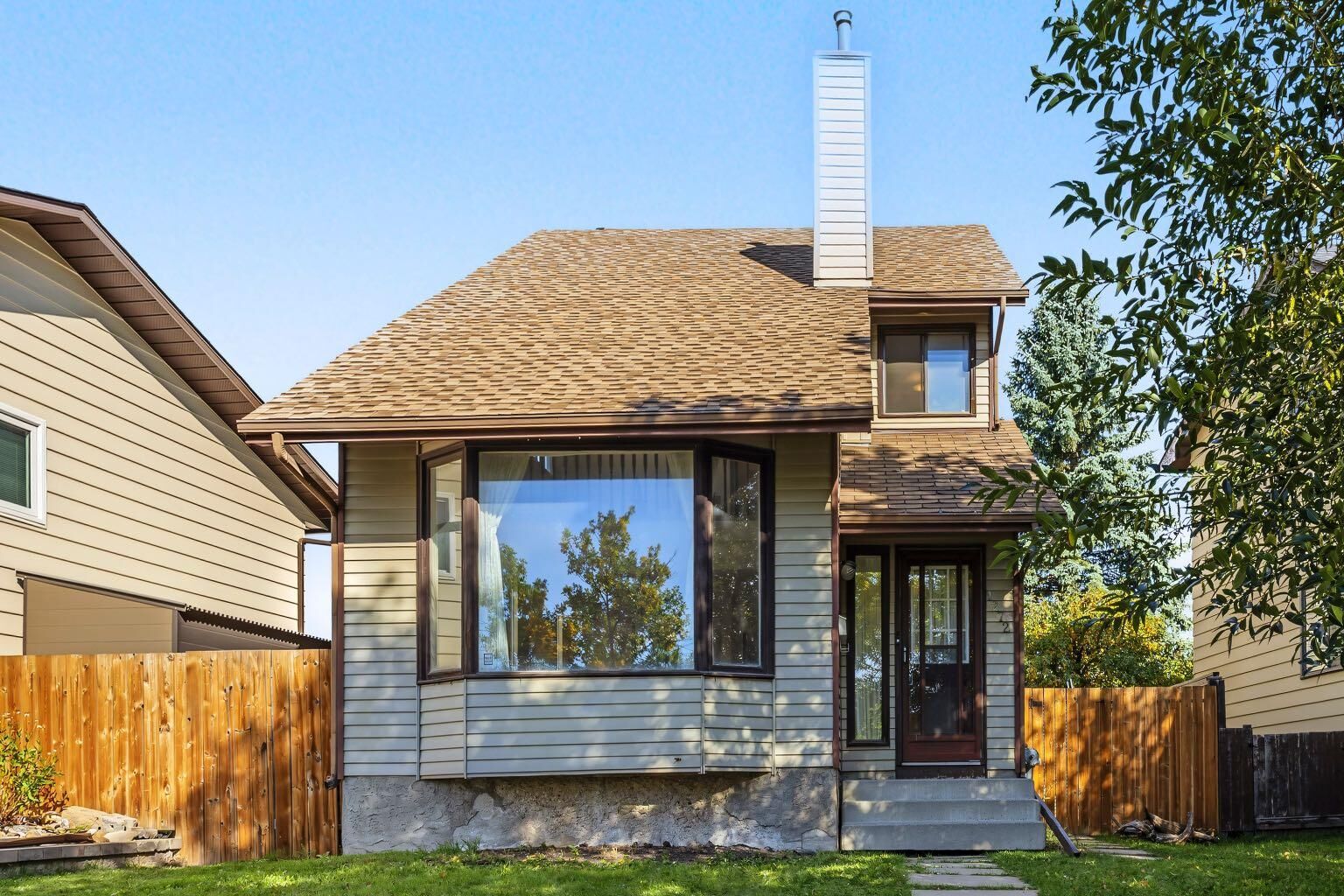 Property Photo:  1272 Berkley Drive NW  AB T3K 1S9 