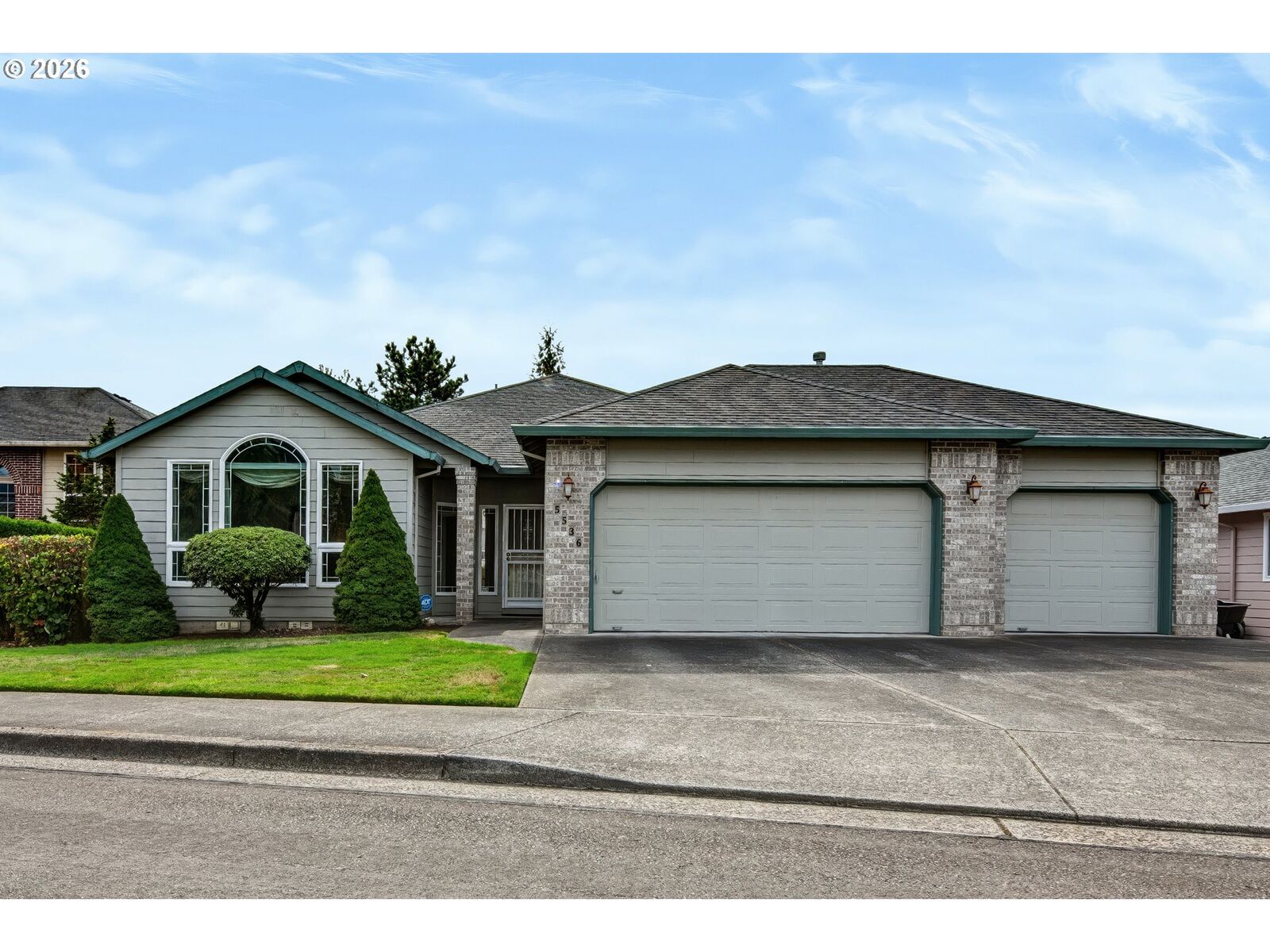 Property Photo:  5536 SE 13th Ter  OR 97080 