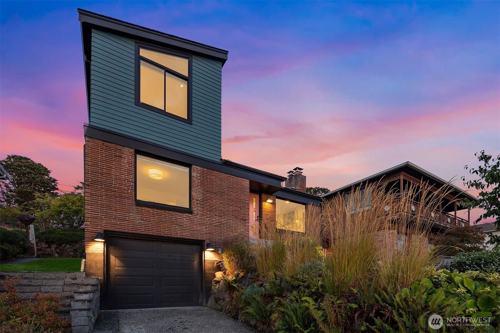 Property Photo: 4002 12th Avenue S WA 98108