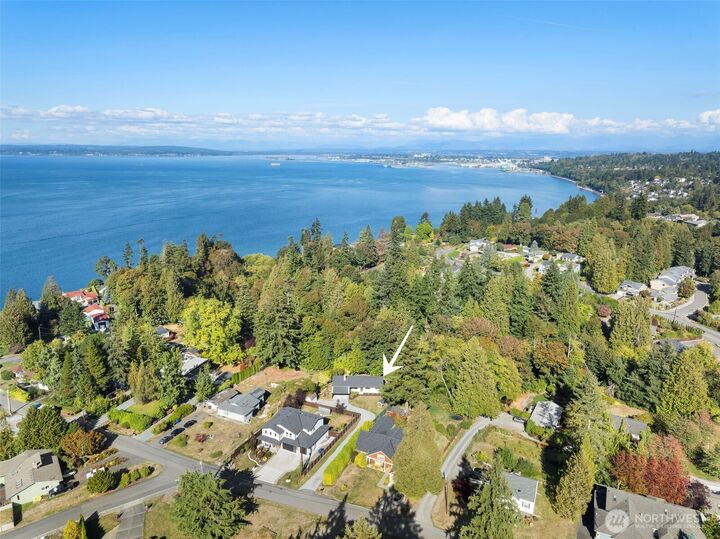 Property Photo:  4807  Bayview Lane  WA 98203 
