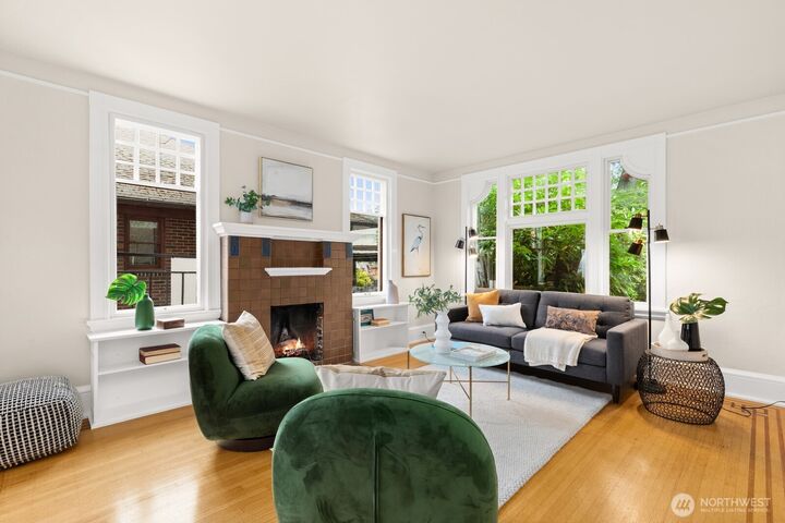 Property Photo:  2915  Franklin Avenue E A  WA 98102 