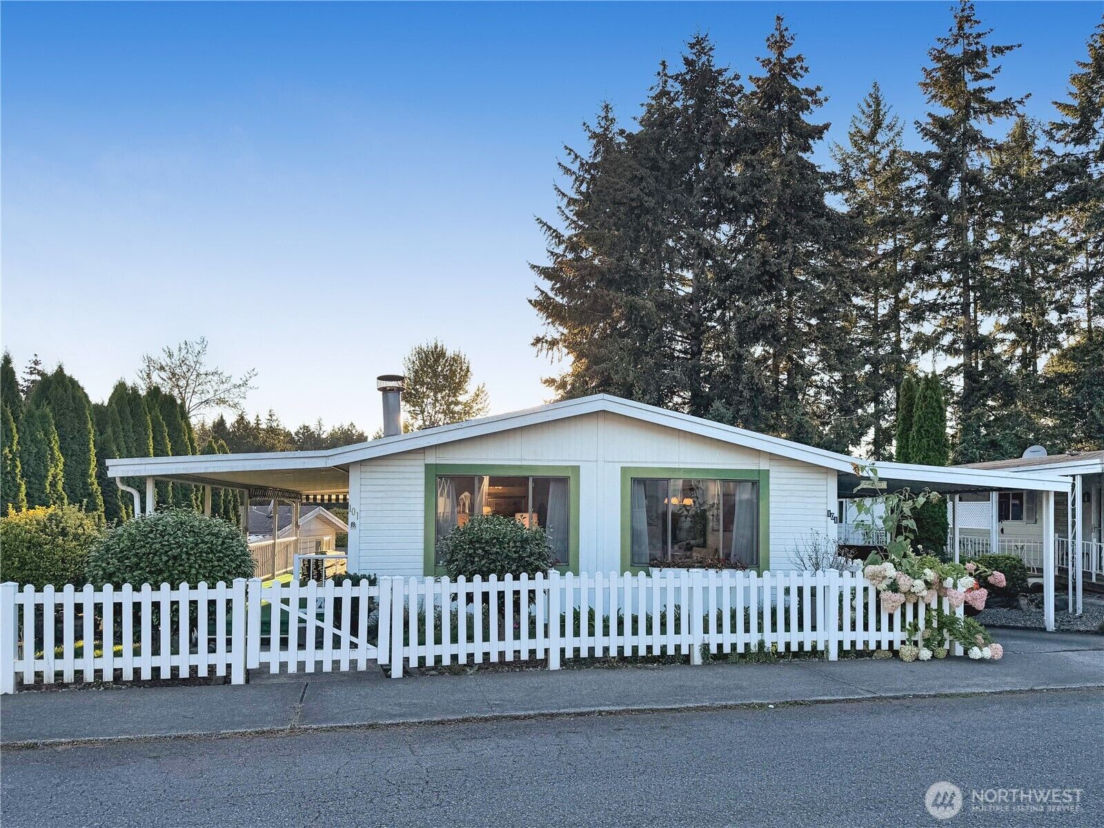 Property Photo:  2500 S 370th Street 101  WA 98003 