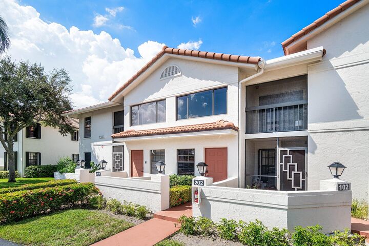 Property Photo: 9711 Pavarotti Terrace 202 FL 33437