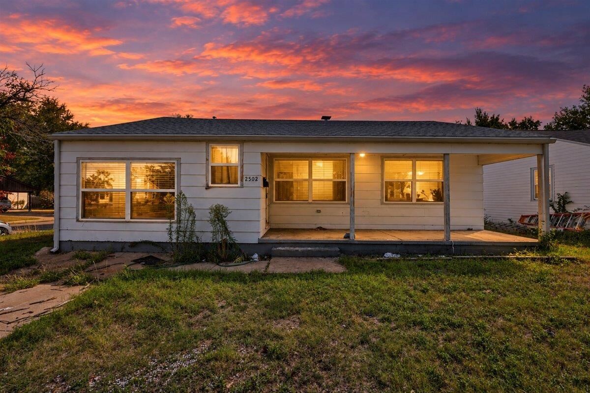 Property Photo:  2502 S Victoria Ave  KS 67216 