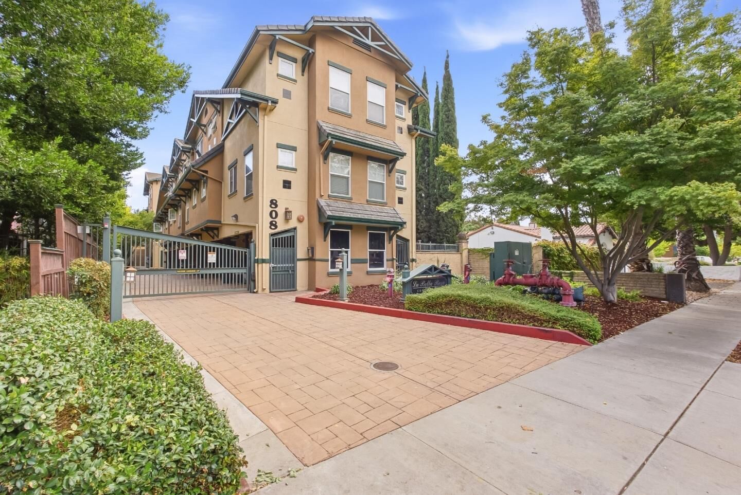 Property Photo:  808 Lenzen Avenue 106  CA 95126 