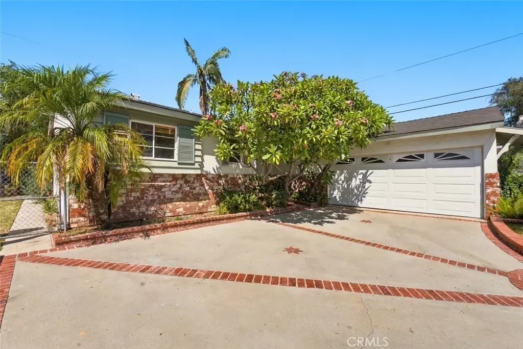 Property Photo:  211 Lime Street  CA 90631 