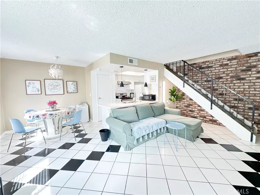 Property Photo:  18125 Via Amorosa 3  CA 91748 
