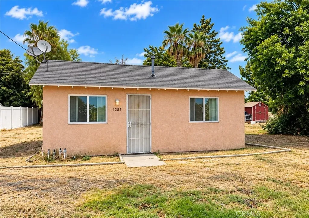 Property Photo:  1284 E Laurelwood  CA 92408 