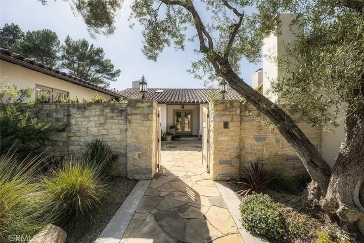 Property Photo: 28 Caballeros Road CA 90274