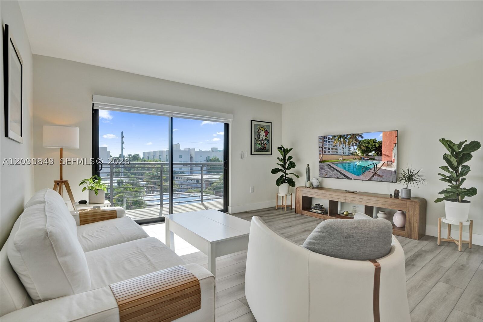 Property Photo:  