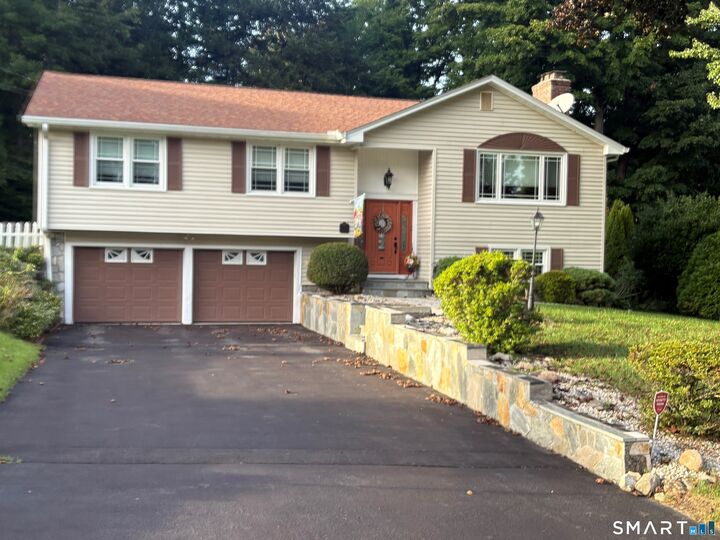 Property Photo:  4 Dempsey Court  CT 06401 