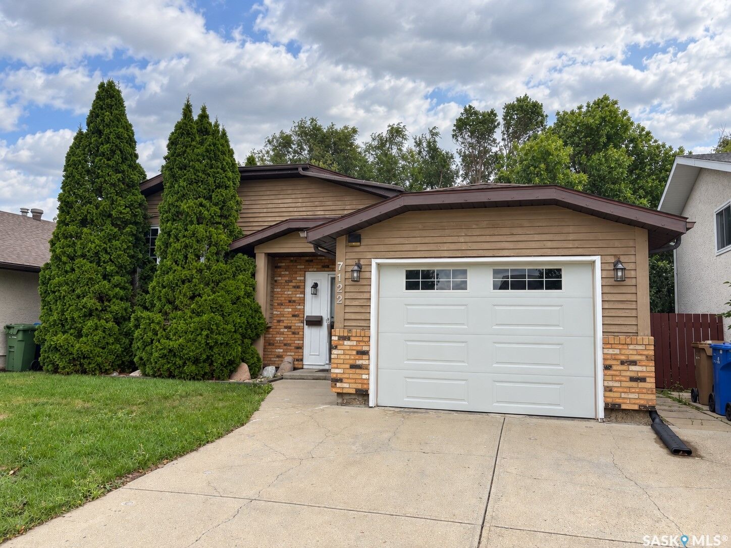 Property Photo:  7122 Lawrence Drive  SK S4X 3X6 