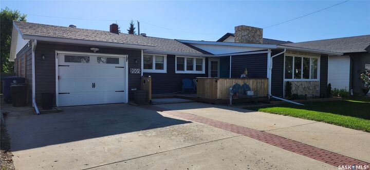 Property Photo:  2005 8th Street  SK S0K 3R0 