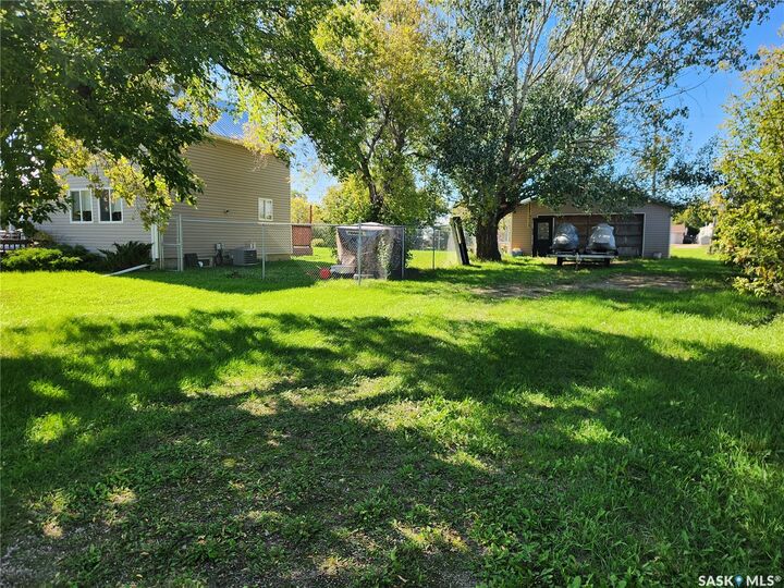 Property Photo:  748 Market Street  SK S0G 0H0 