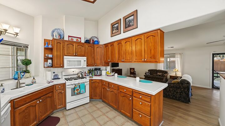 Property Photo: 3611 E Center Court CA 93292