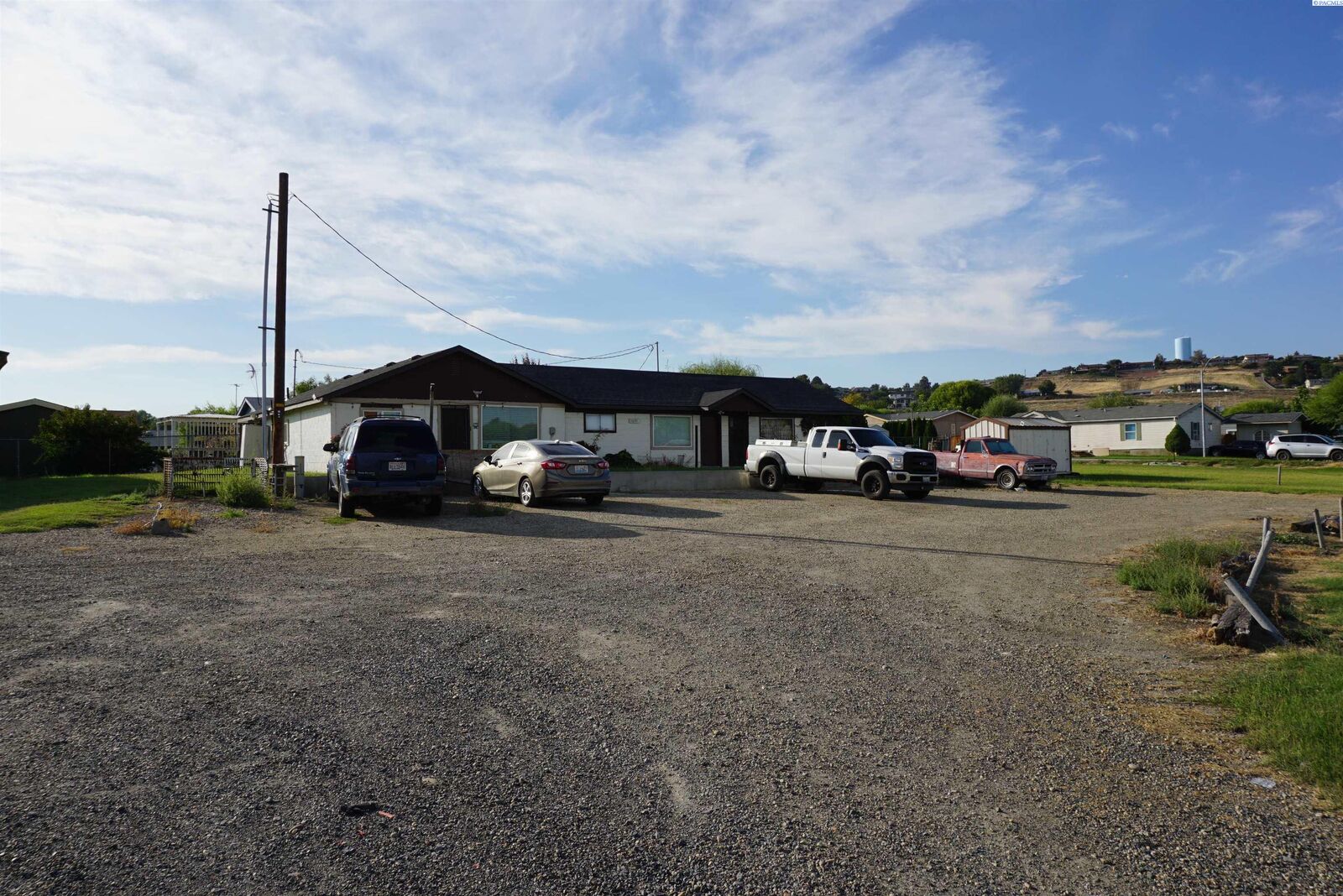 Property Photo:  1691 McBride St  WA 98944 