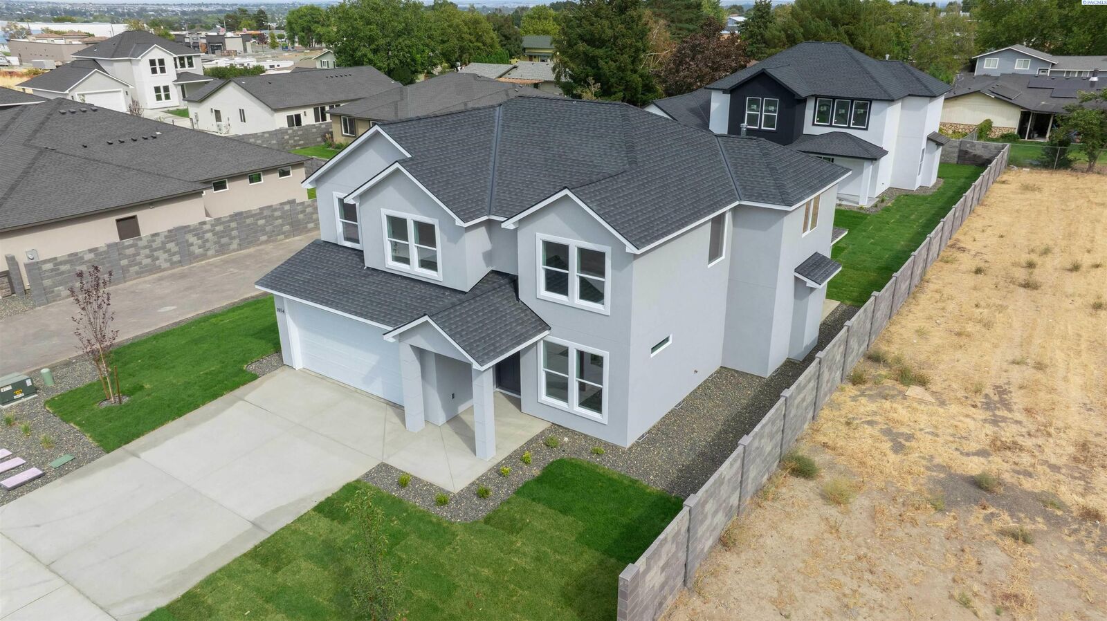 Property Photo:  1054 N Grant Place  WA 99336 