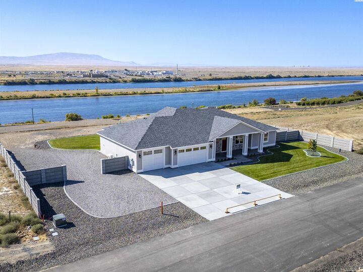 Property Photo:  359 Panoramic Drive  WA 99301 