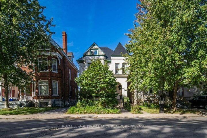 Photo de la propriété: 236 Frontenac Street ON K7L 3S6