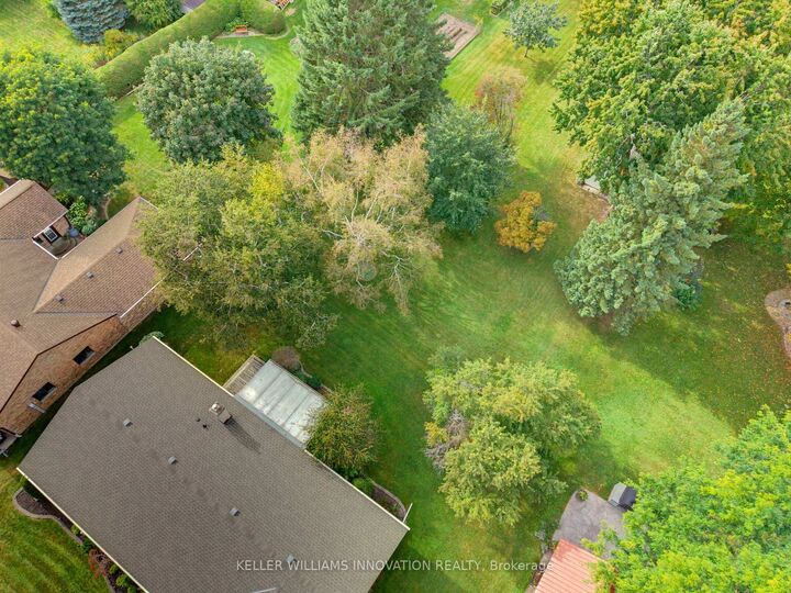 Photo de la propriété:  15 McLaren Avenue N  ON N4W 3K1 