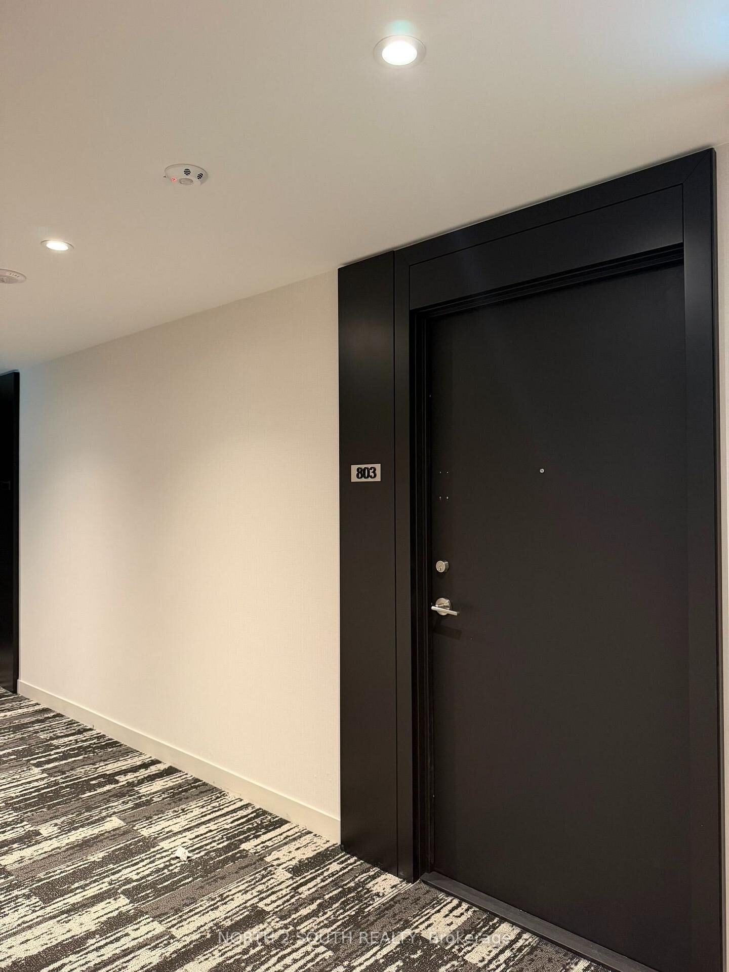 Property Photo: 252 Church Street 803 ON M5B 0E6