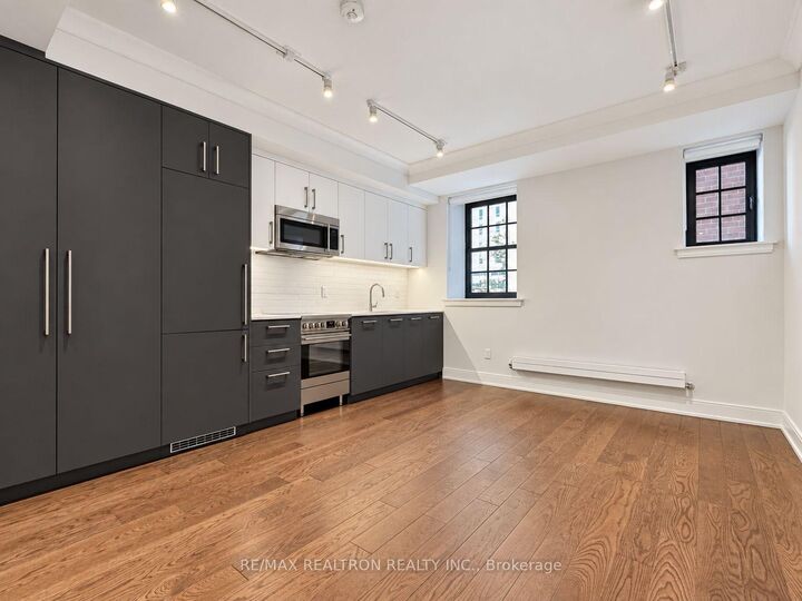 Property Photo:  2 Clarendon Avenue 120  ON M4V 1H9 
