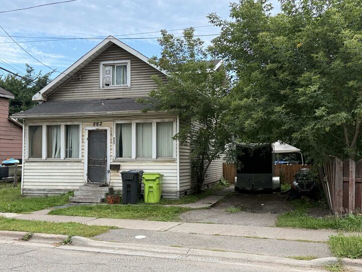 Property Photo:  802 Bonney Street  ON P6C 1A3 