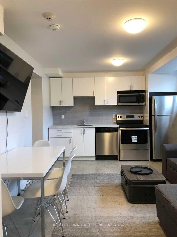 Property Photo:  230 South Kingsway N/A 9  ON M6S 3T9 