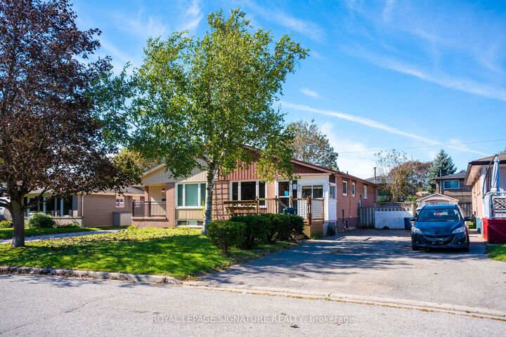 Property Photo:  832 Zator Avenue  ON L1W 1Y1 