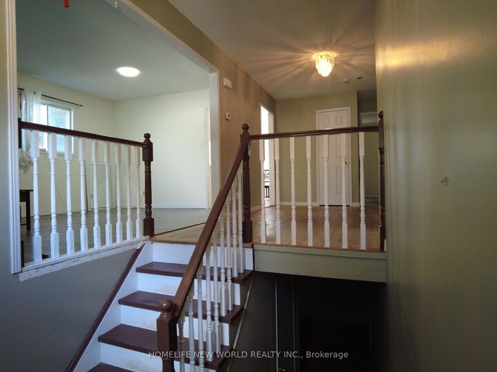 Property Photo:  42 Engel Crescent  ON L4N 6K5 