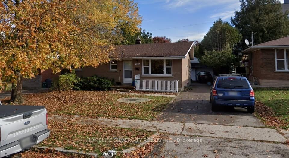 Property Photo:  276 Sunview Street  ON N2L 3V9 