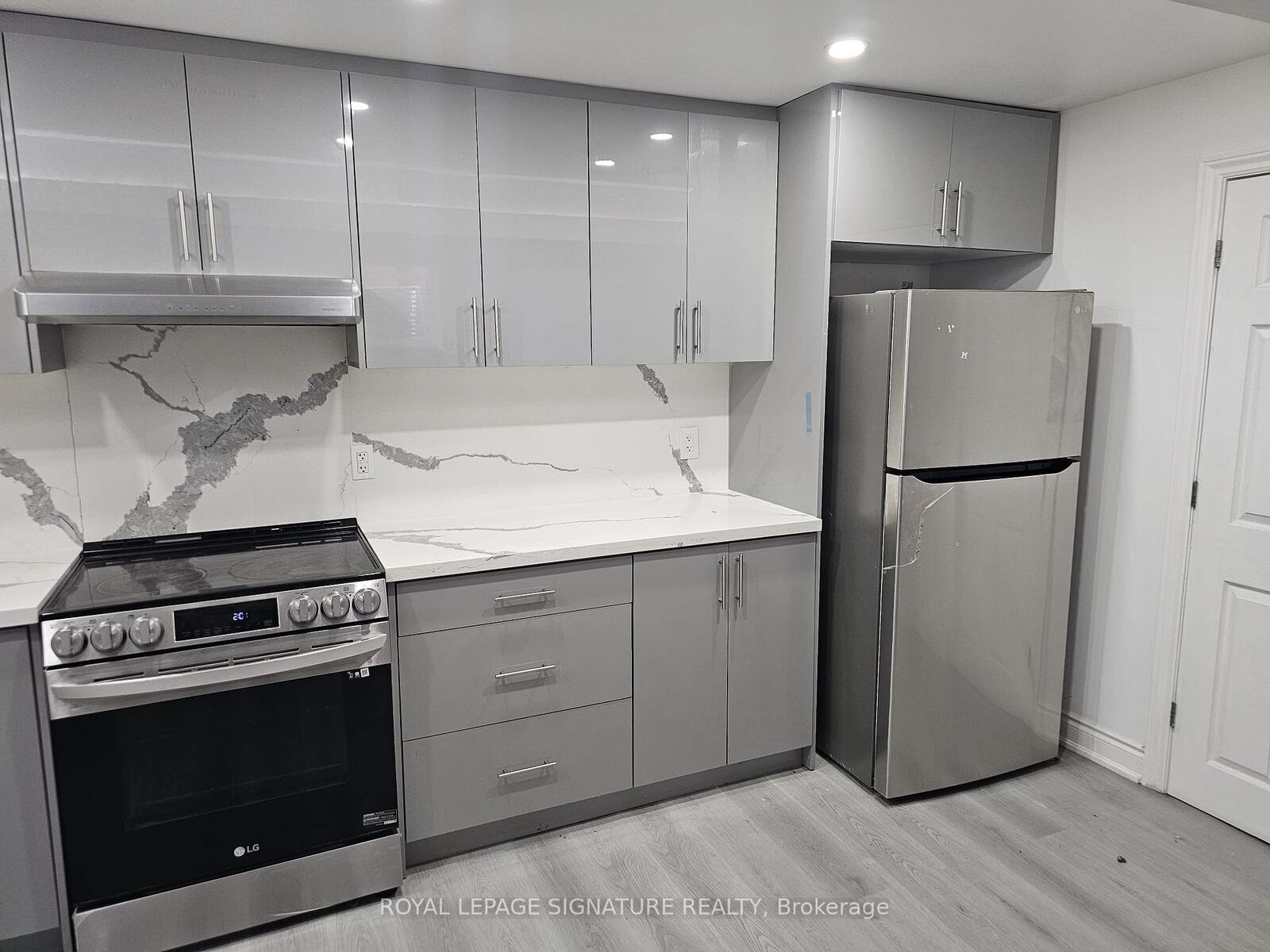 Property Photo:  7590 Saint Barbara Boulevard  ON L5W 0B7 
