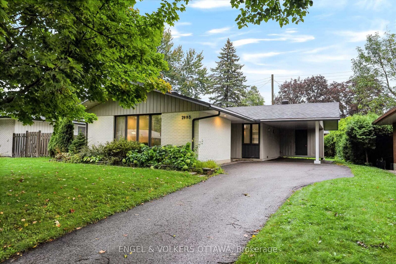 Photo de la propriété:  2995 Cowan Crescent  ON K1V 8K9 