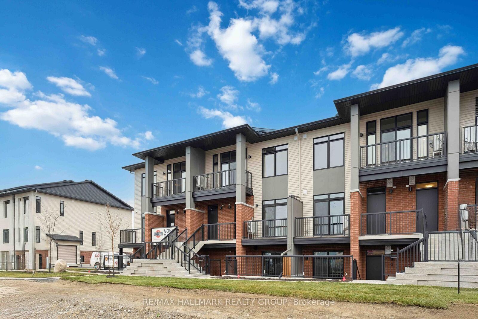 Property Photo:  4793 Bank Street D  ON K1T 3W7 