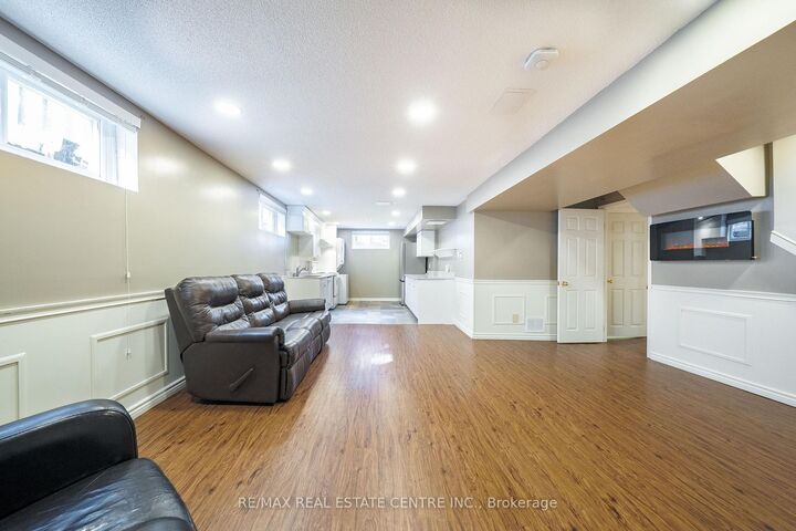 Property Photo:  283 Debborah Place  ON L4A 5C5 