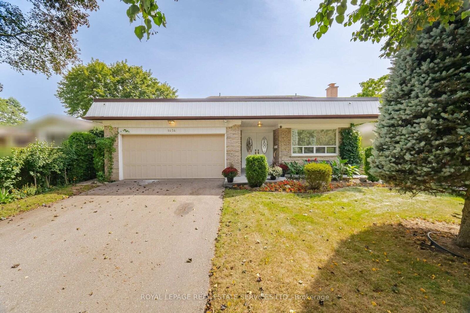 Property Photo:  1434 Thorndyke Crescent  ON L4X 1R3 