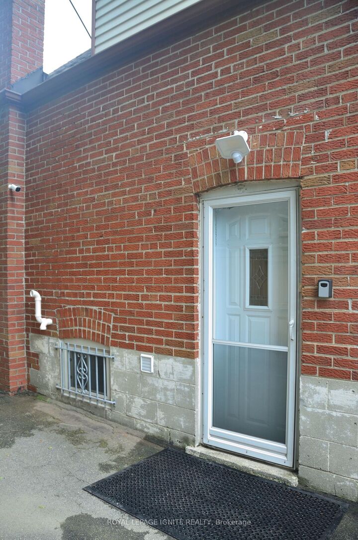 Property Photo:  1001 Pharmacy Avenue Bsmt  ON M1R 2G5 