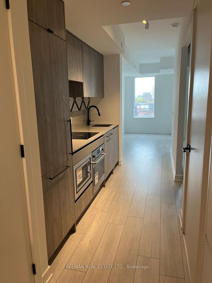 Property Photo: 5 Lakeview Avenue 406 ON M6J 0H3