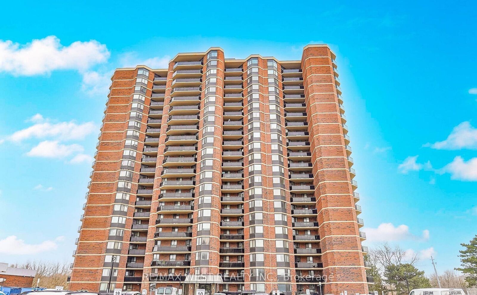 Photo de la propriété: 234 Albion Road Ph10 ON M9W 6A7