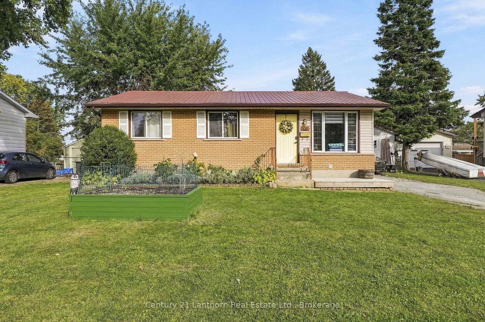 Property Photo: 706 Willis Street ON K7M 6H3