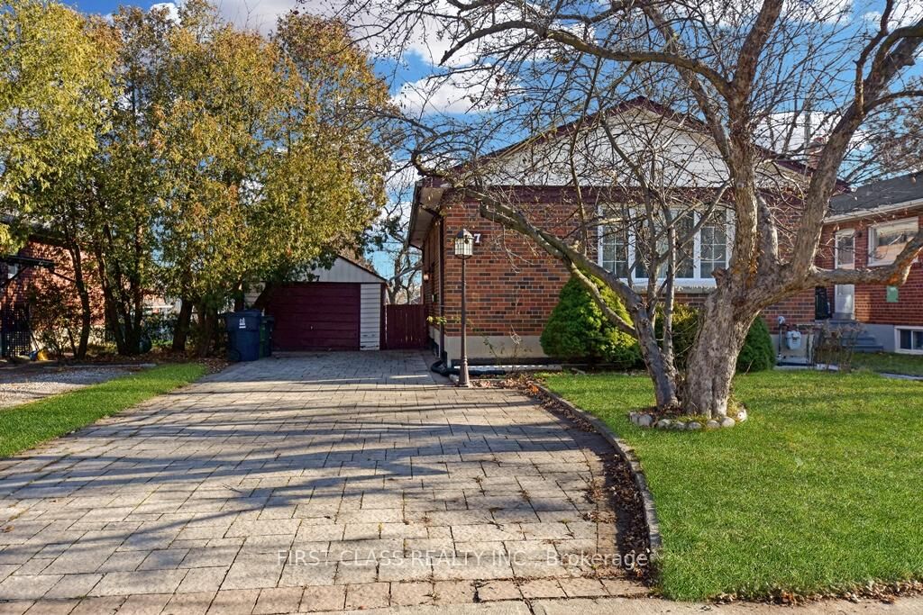 Property Photo:  87 Vauxhall Drive  ON M1P 1R1 