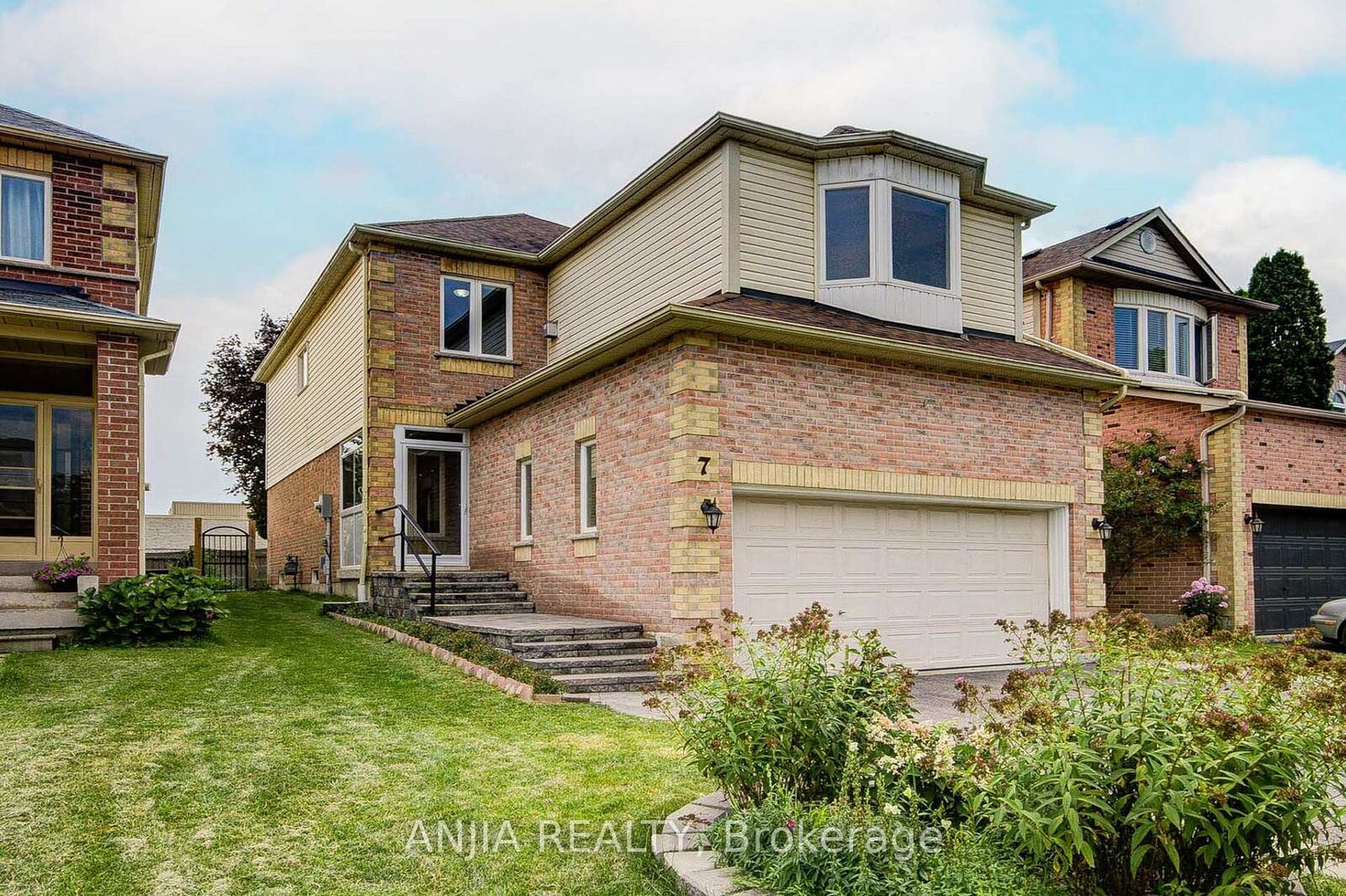 Photo de la propriété: 7 Allayden Drive ON L1P 1L5