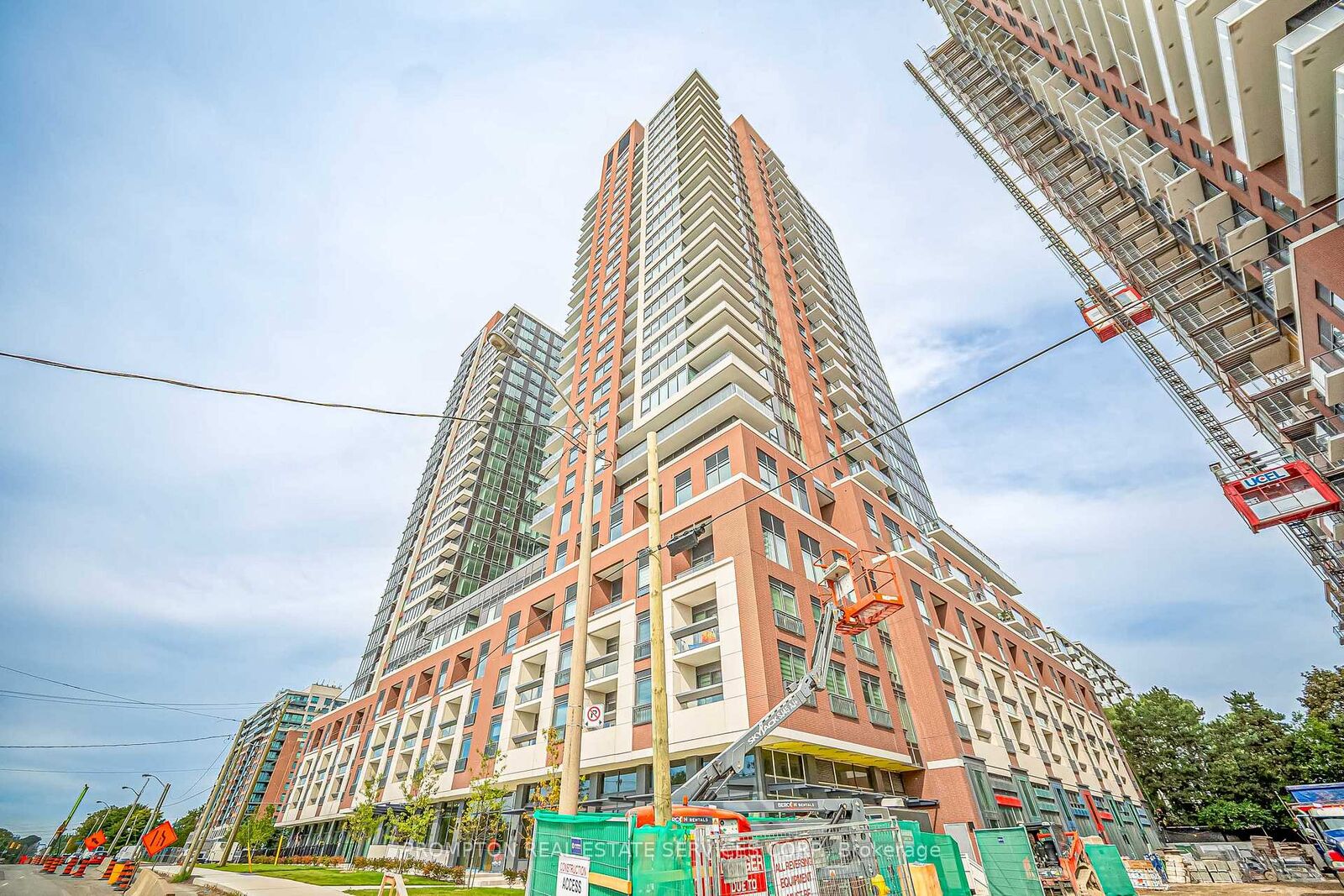 Property Photo:  4010 Eglinton Avenue W 2613  ON M9A 0G5 