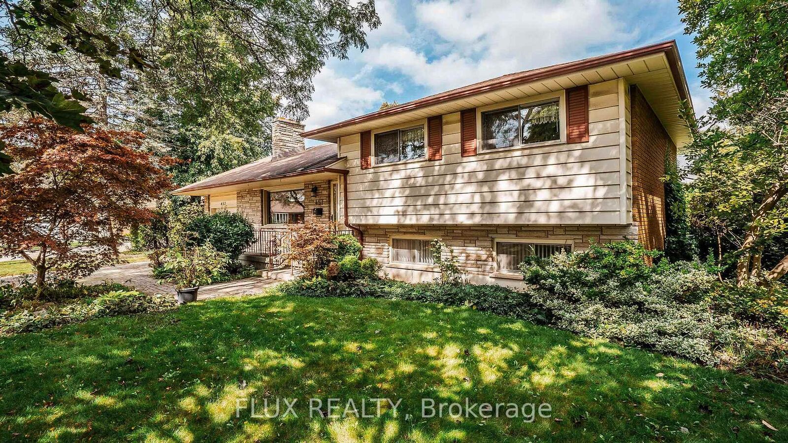 Property Photo:  457 Three Valleys Crescent  ON N5Z 3E9 