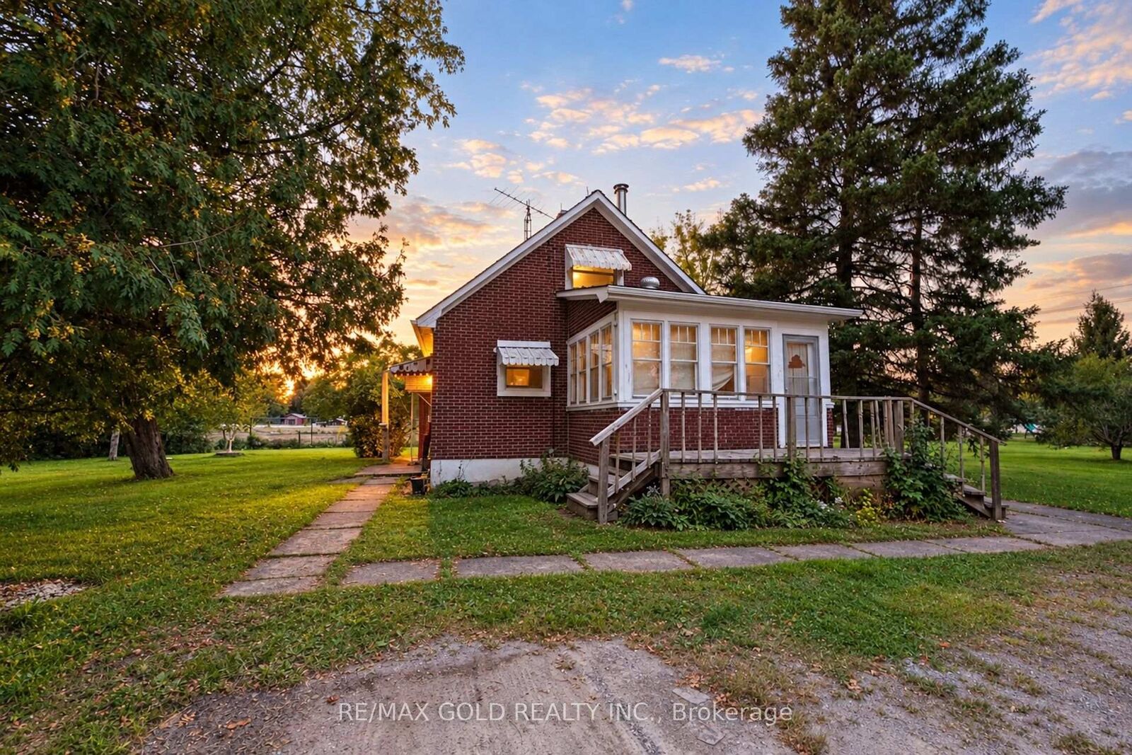 Property Photo:  15208 Airport Road  ON L7C 2W7 