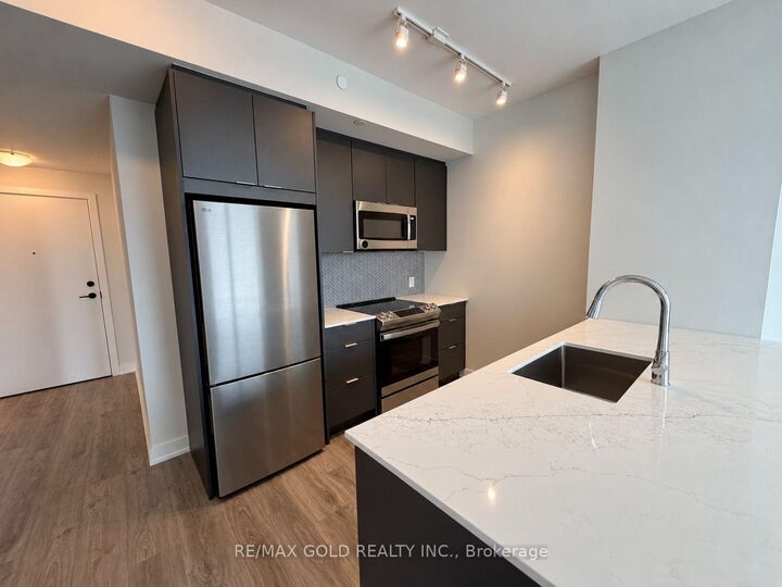 Property Photo: 430 Square One Drive 4403 ON L5B 0L6