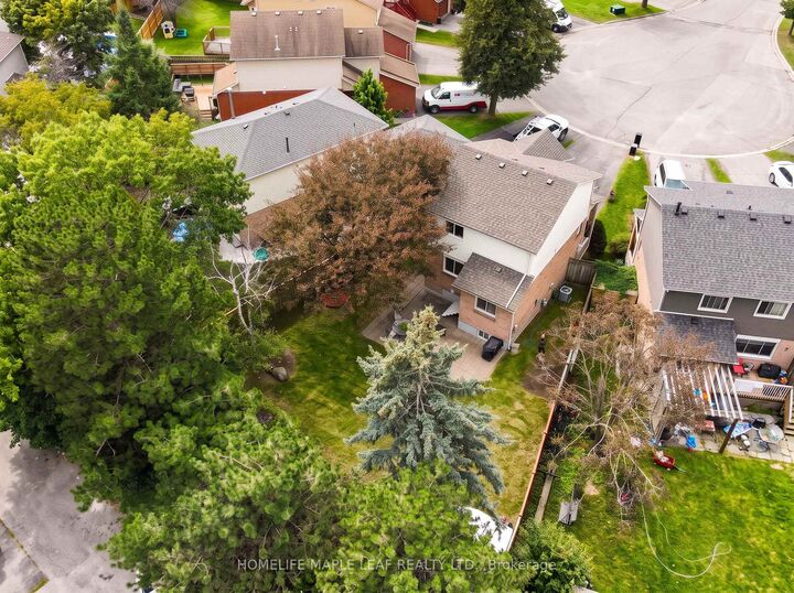 Photo de la propriété:  12 Giles Court  ON L1N 8T5 