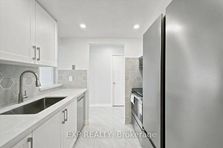 Property Photo:  3 Greystone Walk Drive N 1927  ON M1K 5J4 