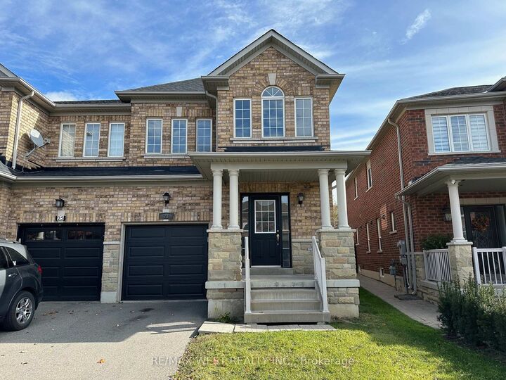 Property Photo:  23 Twin Hills Crescent  ON L4H 0G5 