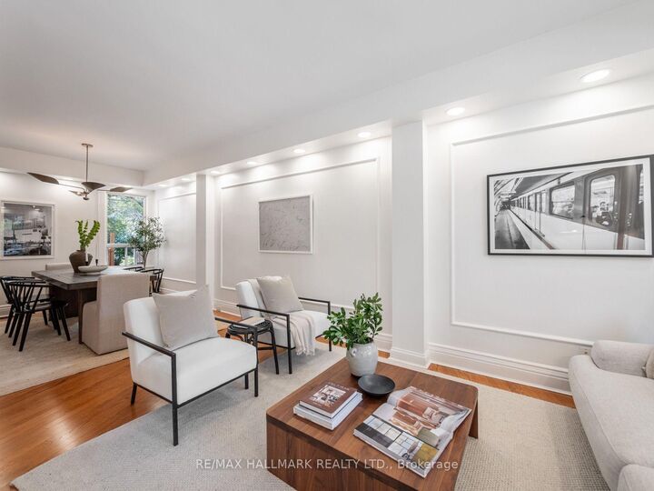 Photo de la propriété: 84 De Grassi Street ON M4M 2K3